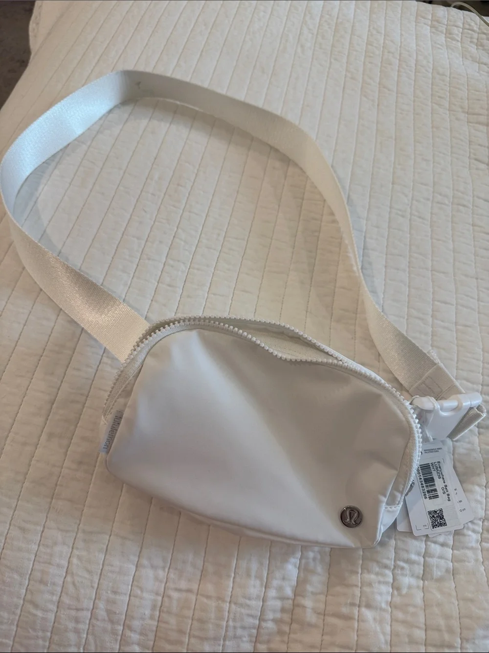 Lululemon Everywhere Belt Bag – White